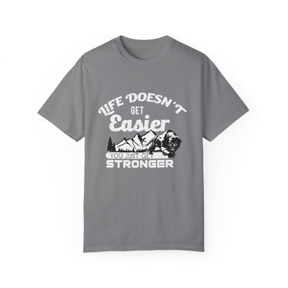 Motivational T-shirt - Life Doesn't Get Easier, You Just Get Stronger